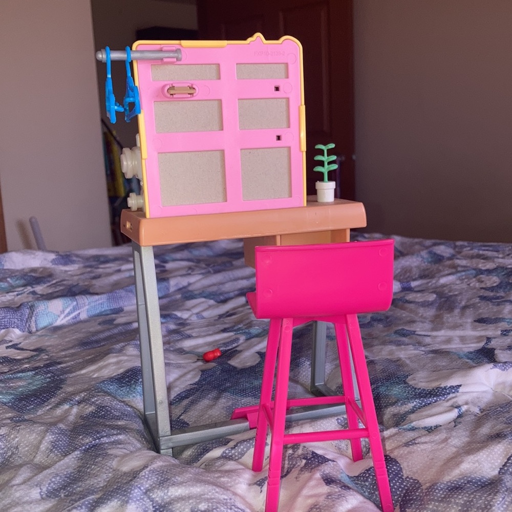 Barbie - Picture 3 of 3